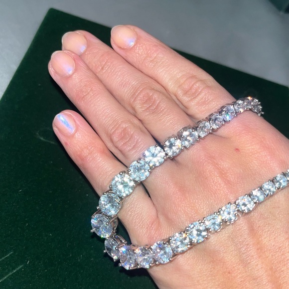 Rhodium plated earrings and necklace set, in original box, zircon stones. - Picture 4 of 7